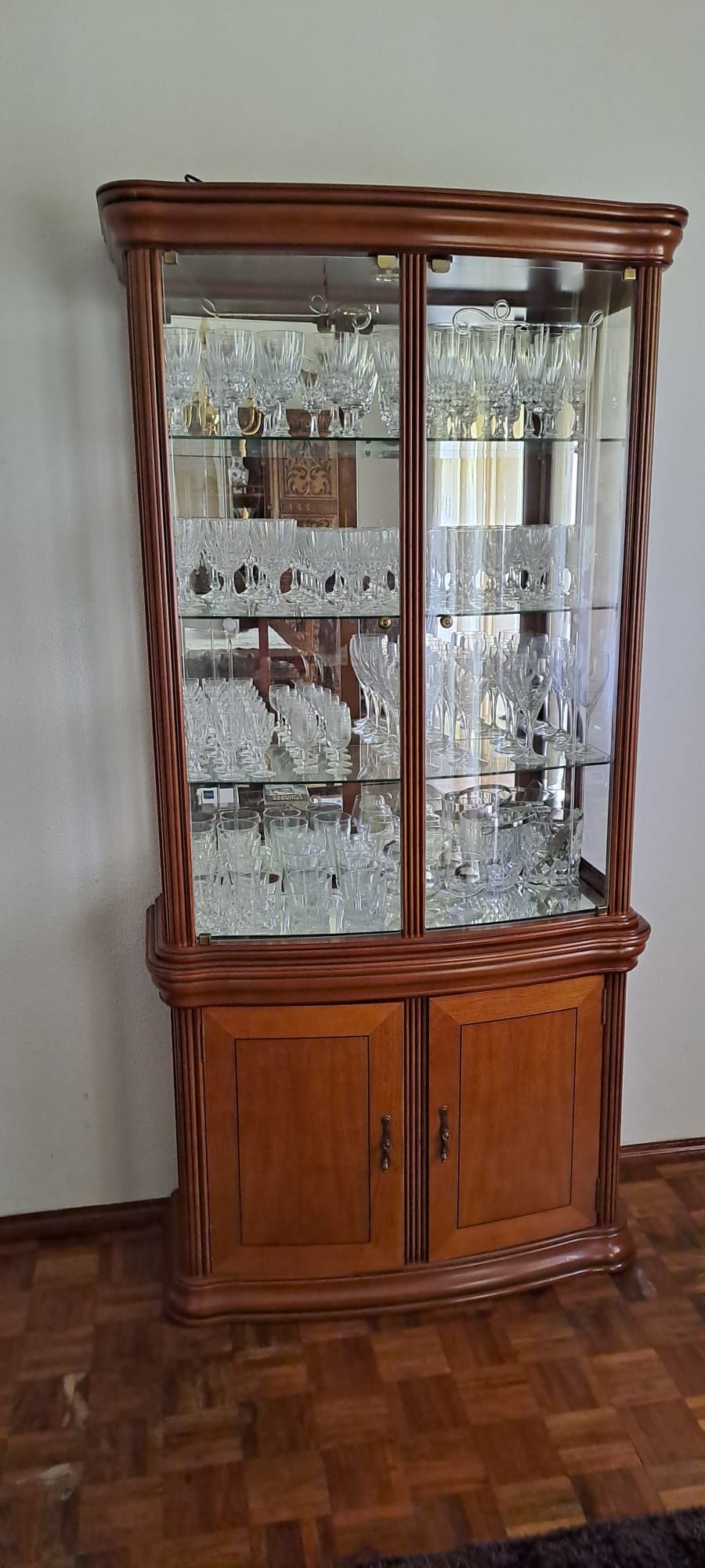 Cristaleira e Conjunto de Sala Clássica