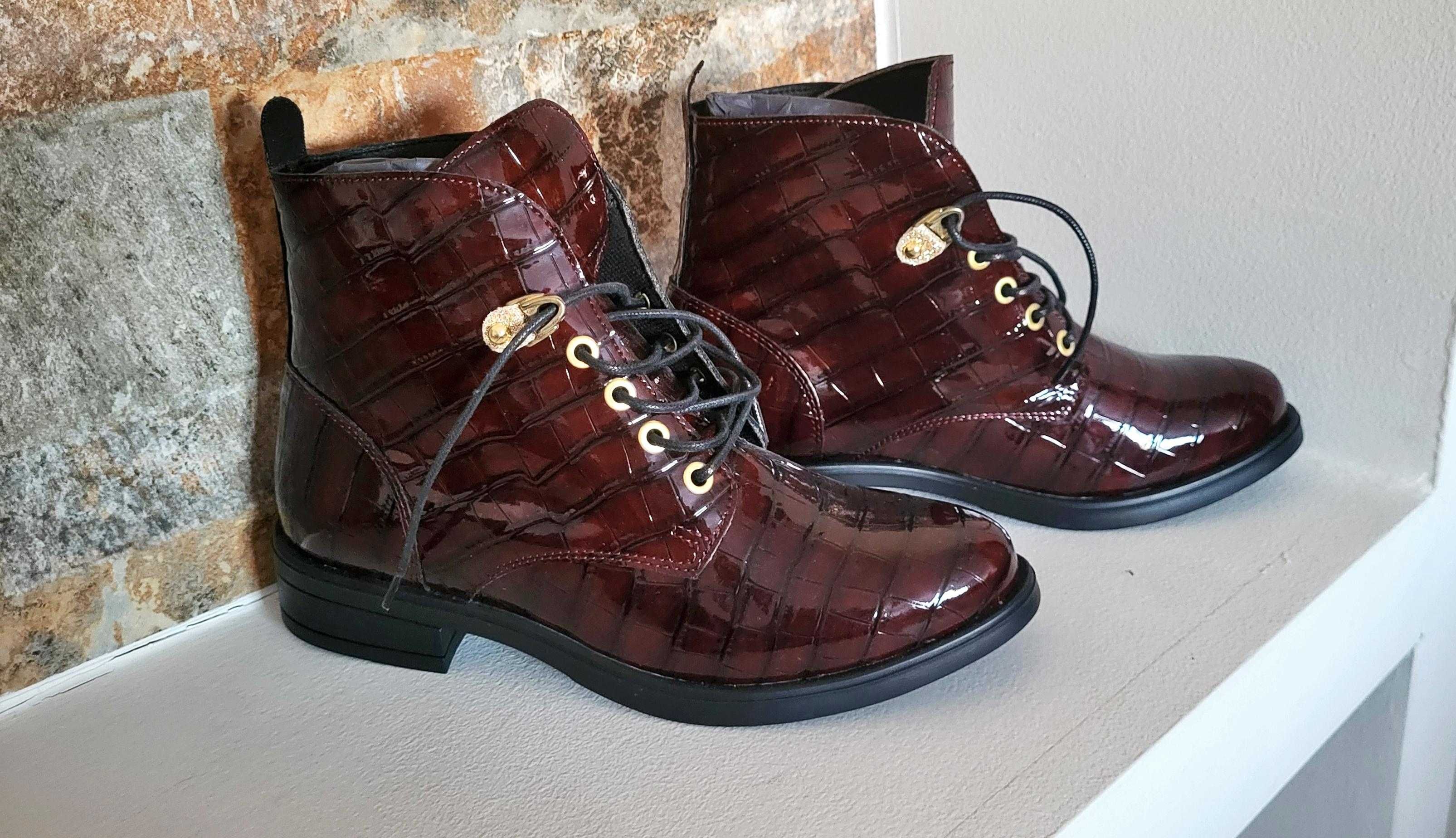 Botas de mulher NOVAS em pele