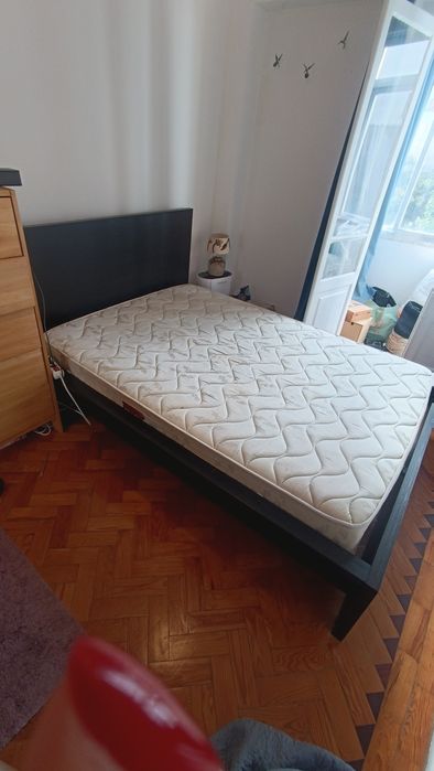 Vendo cama MALM IKEA preta com colchão e 2 gavetões