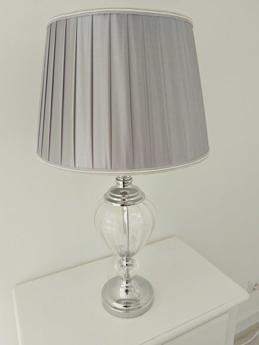 Lampka stołowa elegancka