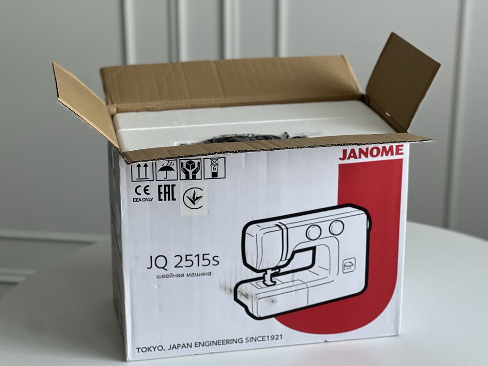 Швейна машина Janome JQ 2515S машинка