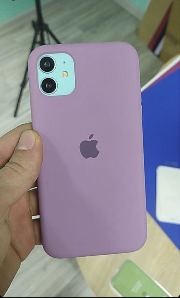 Чехлы на iPhone 11