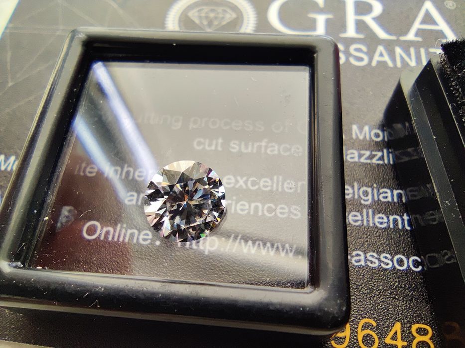 Муассанит круглой огранки / муасаніт / moissanite / мусанит / мусаніт