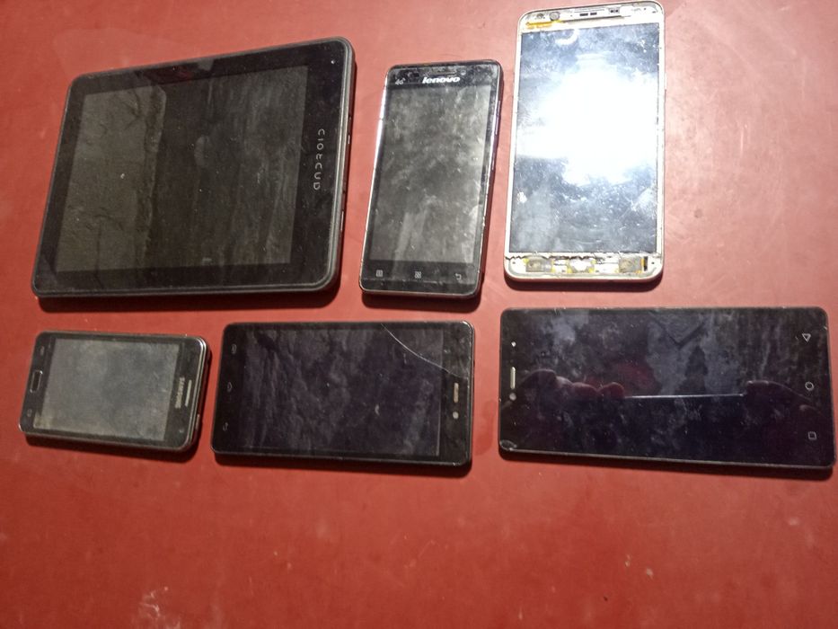 Материнські плати телефони радіо деталі