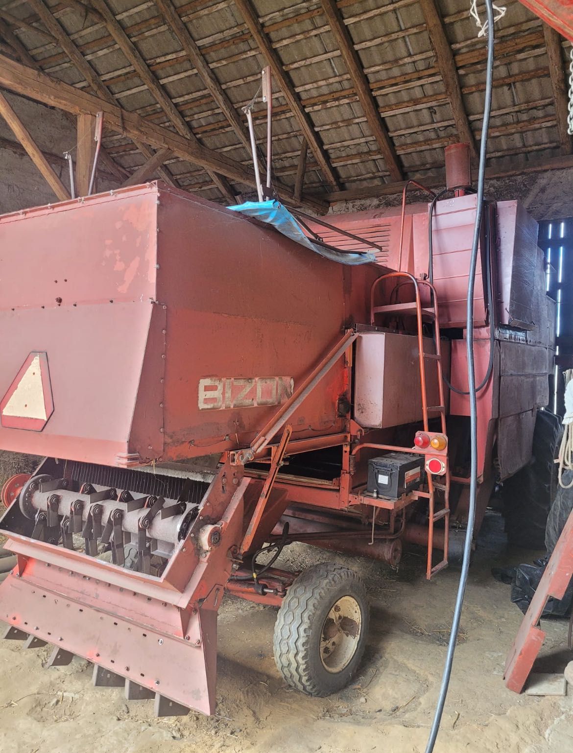 Kombajn Zbożowy Bizon Super ZO56