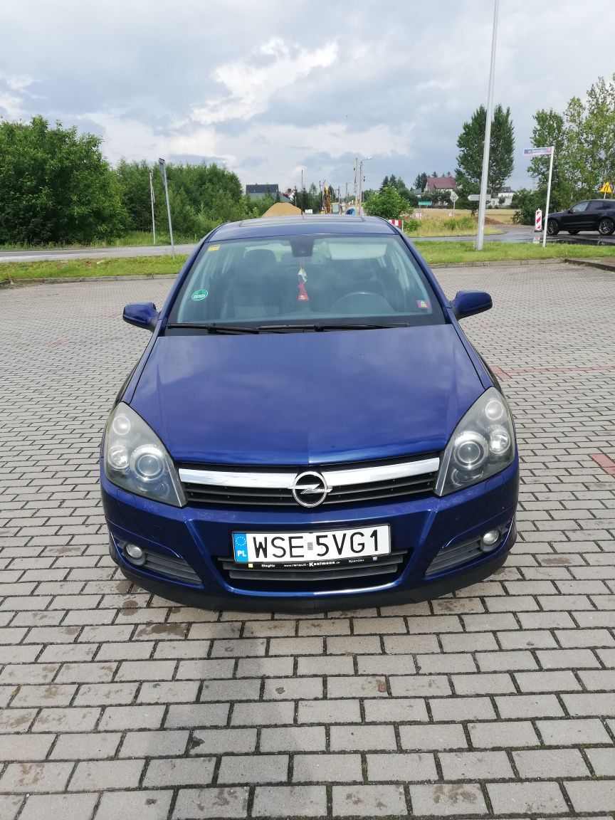 Opel Astra H panoramiczny dach.