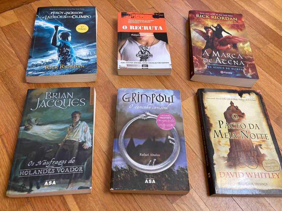 Livros variados em bom estado