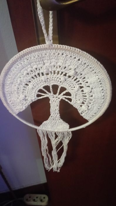 Mandalas e árvores da vida ,feitoas á mão em linha de crochê