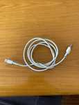 Dois cabos USB originais da Apple para peças