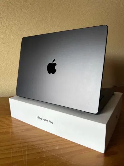 MacBook Pro M5 14" [Novo/Selado]