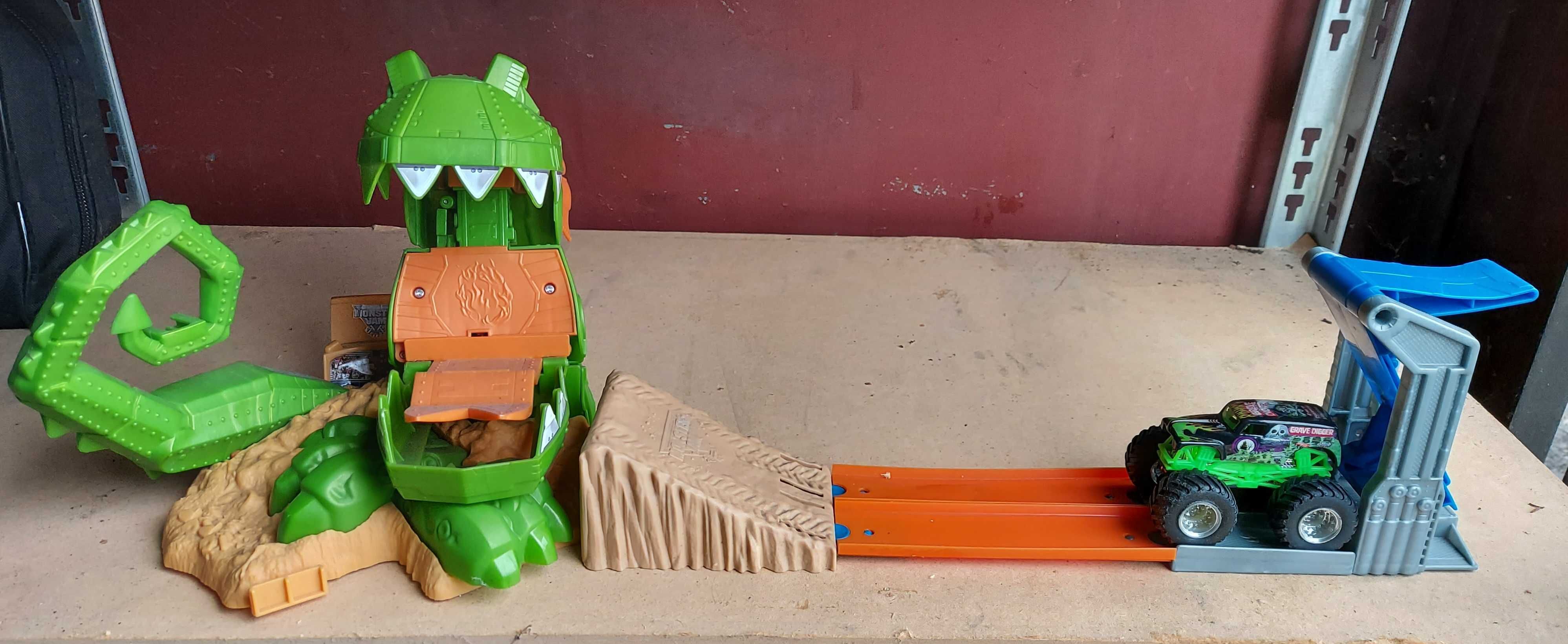 Hot wheels 2 wyrzutnie dinosaur i transformers