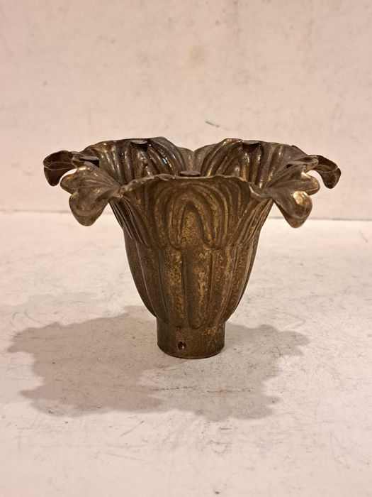 Розетка бронзовая, деталь от светильника - латунь.