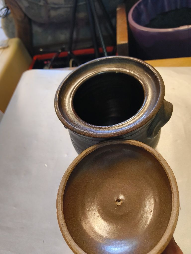 Ceramiczny pojemnik na czosnek