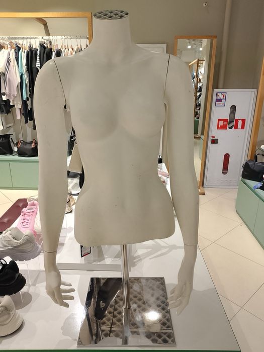 Манекени , бюст