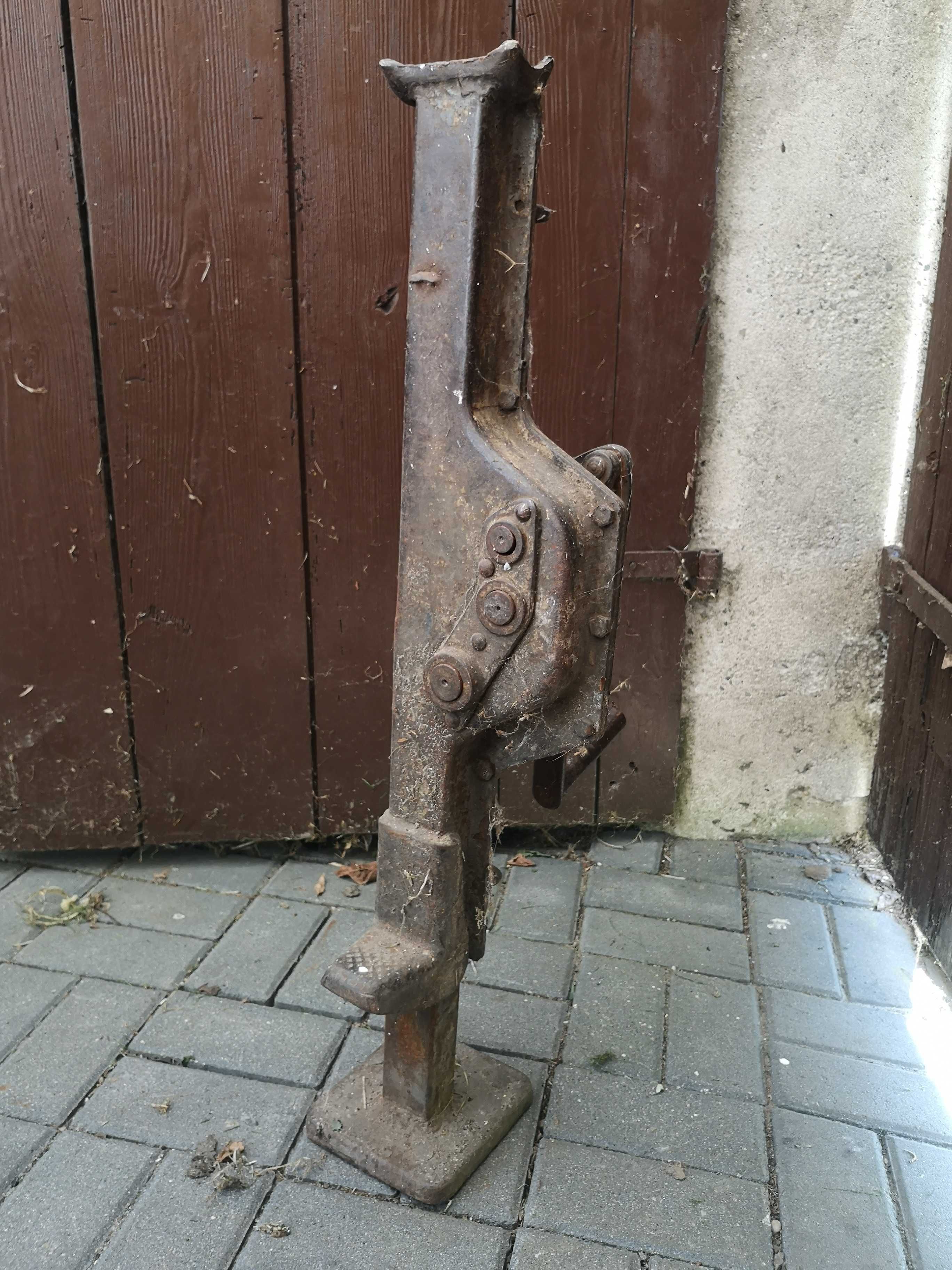 Podnośnik korbowy PFAFF z 1943r.