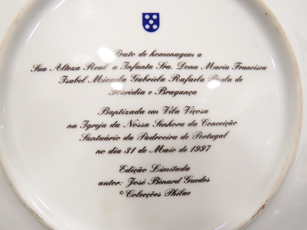 Prato decorativo em porcelana, edição limitada Colecções Philae.