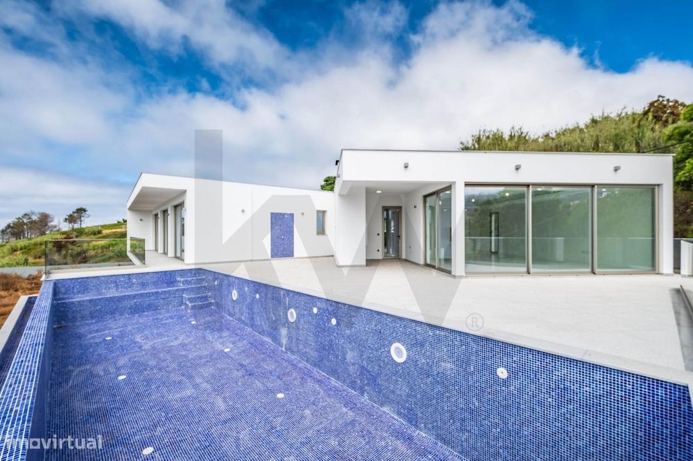 Moradia Térrea, Nova e com Vista Mar e Montanha – Raposeira, Fajã da O