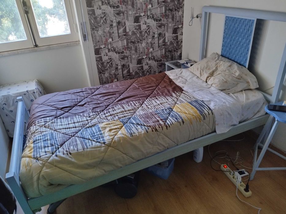 Procuro residência para aconchegar (cama)