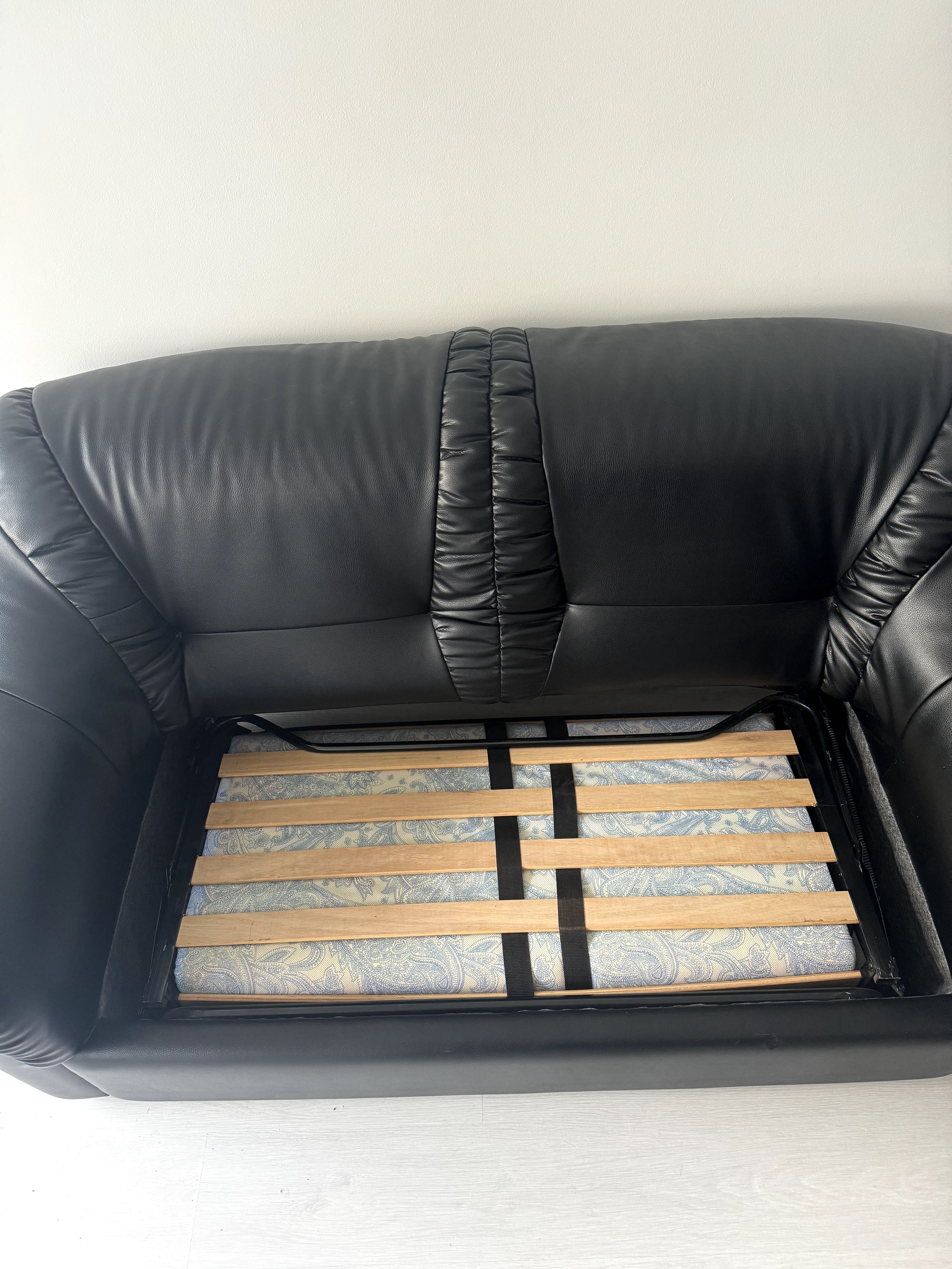 Sofa cama de 2 lugares preto