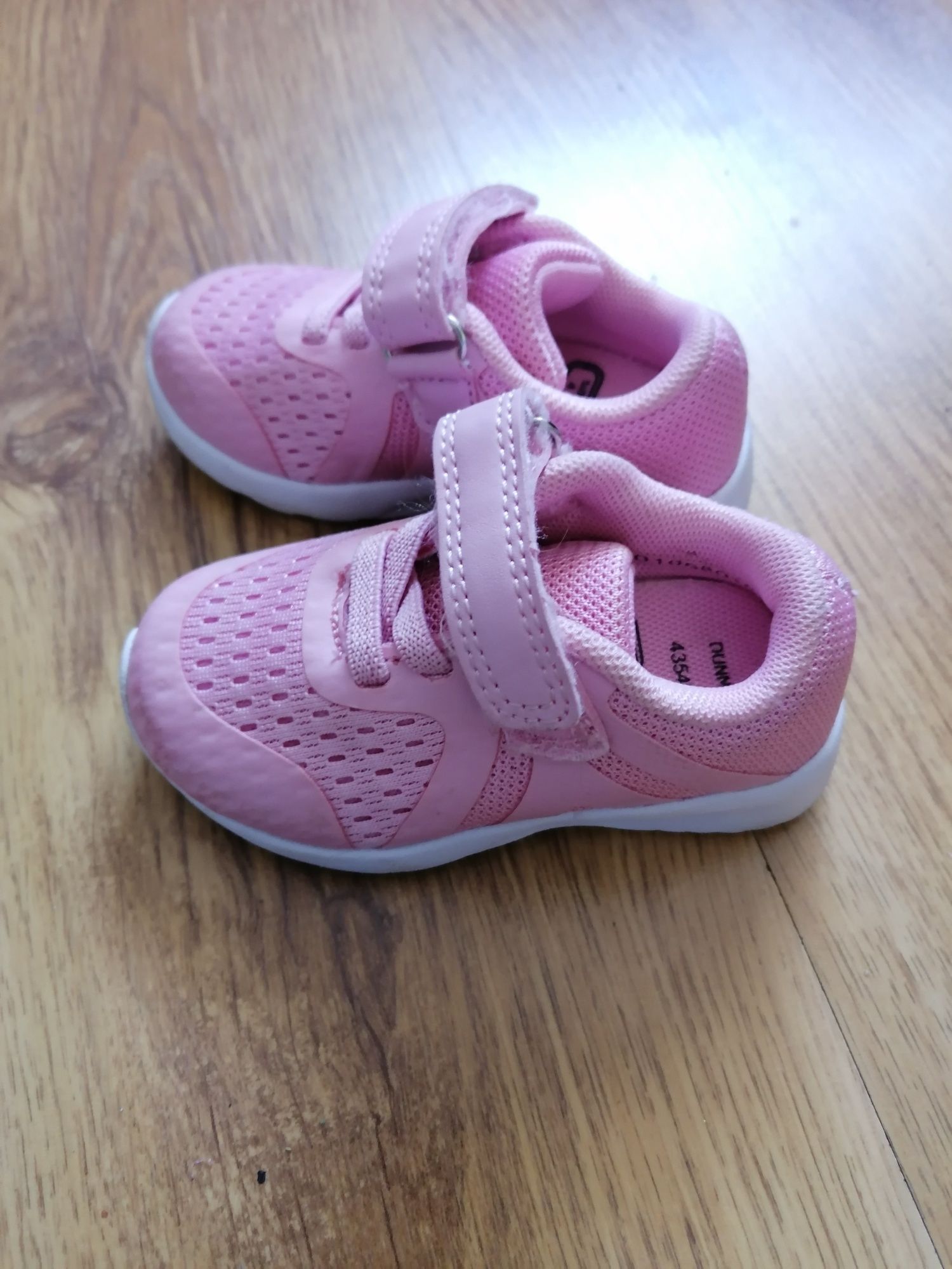 Buciki adidasy niemowlęce
