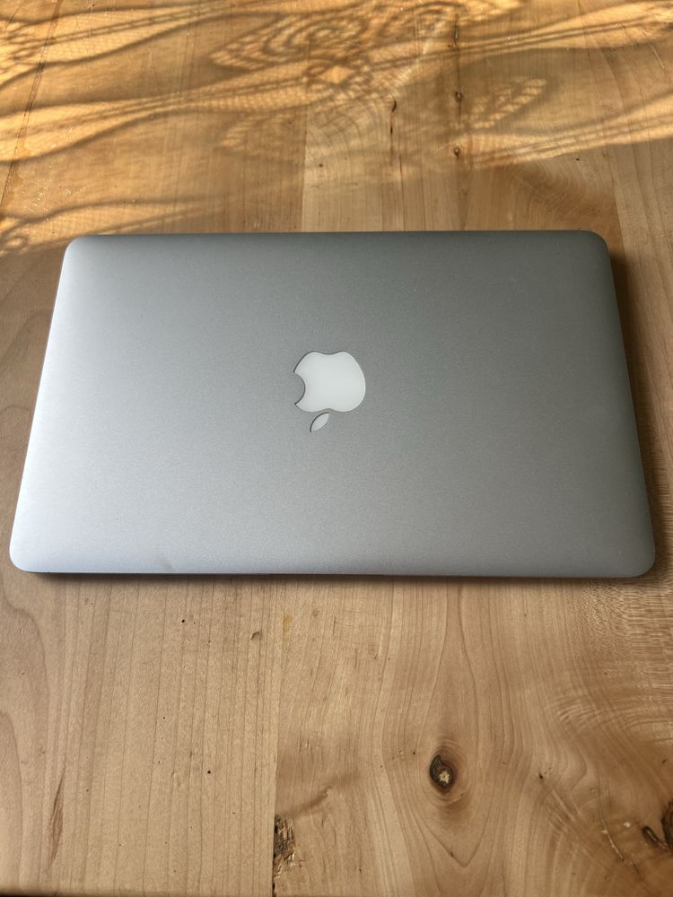 Laptop Apple MacBook 1465 do pracy, dla dziecka, nastolatka