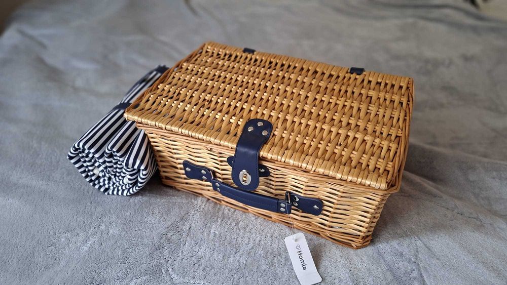 Kosz piknikowy z wyposażeniem Homla dla 4 osób