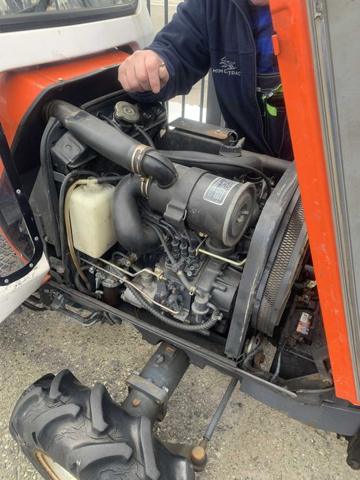 Traktor miniciągnik KUBOTA Aste A-17 z pługiem i posypywarką
