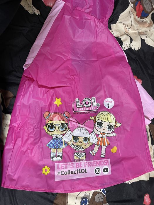 Красивый и новый дождевик на девочку лет 9-11!С капюшоном