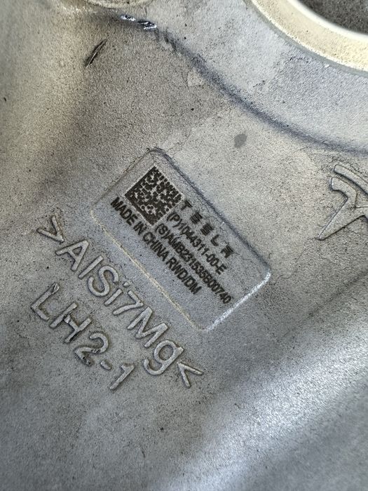 Поворотний кулак передній, цапфа, банан Model 3 Tesla