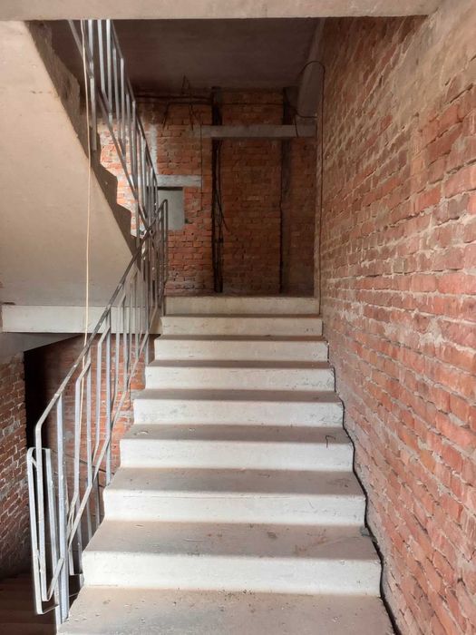 3-кімнатна сира квартира в новобудові