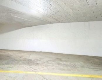 Garagem fechada em Lisboa no Areeiro para uma mota