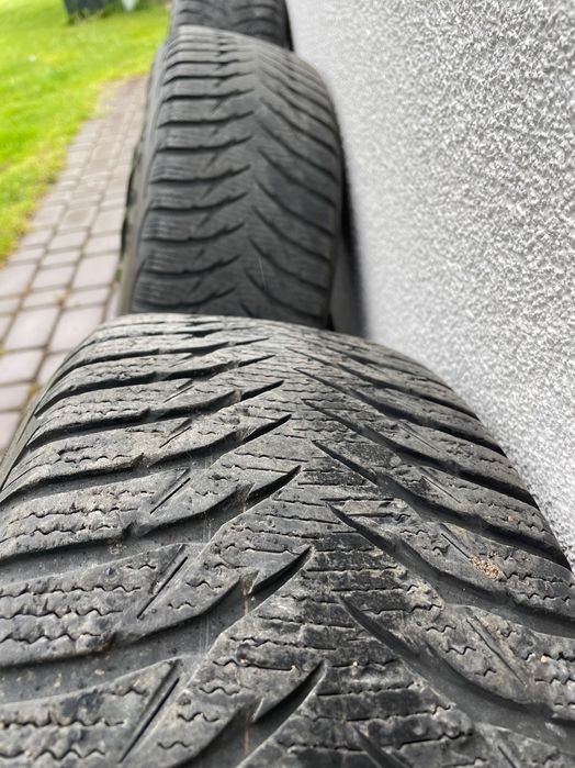 Zimowe koła 205/60 R16 Goodyear na felgach stalowych z kołpakami