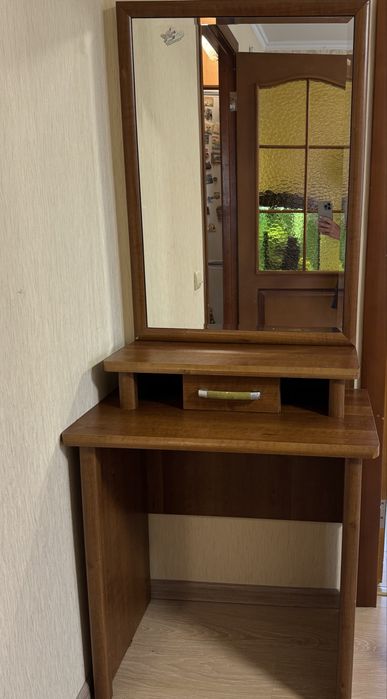 Продам комод та туалетний столик