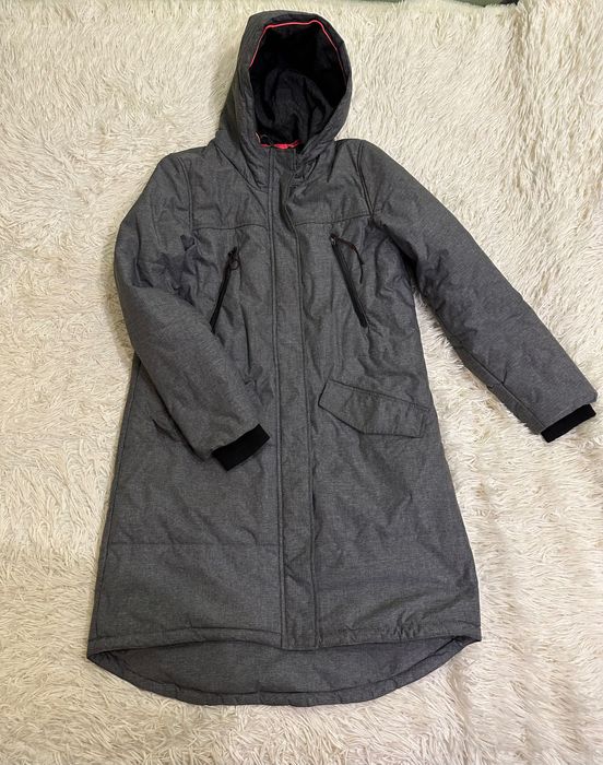 Жіночий зимовий пуховик