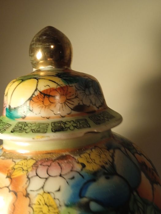 Urna/Vaso decorativo em cerâmica pintado a mão, Vintage