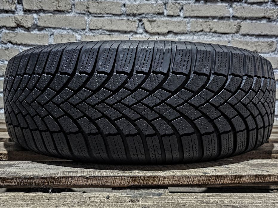 Одна шина 215/65r16 Bridgestone | 2023 | 8mm | Стан нової | Преміум
