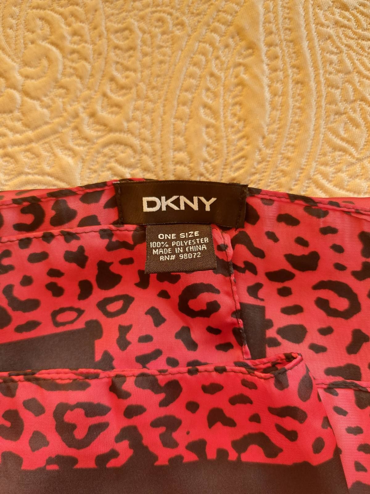 Платок-шарфик DKNY. Косметичка- клач DKNY