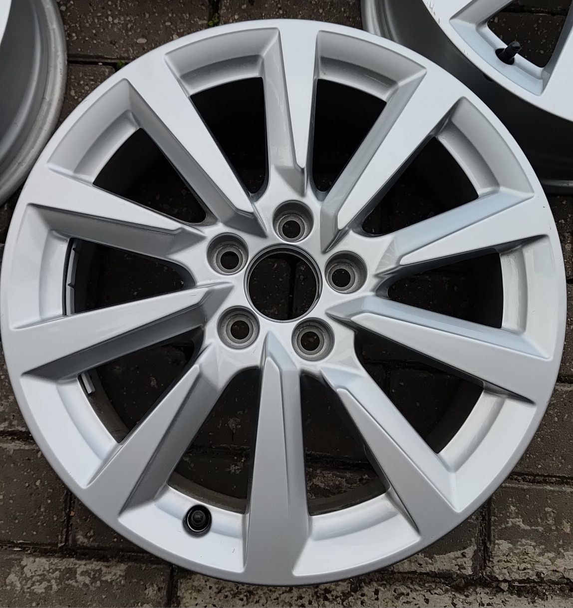 Felgi aluminiowe 16 5x100 audi a1 vw skoda seat yaris