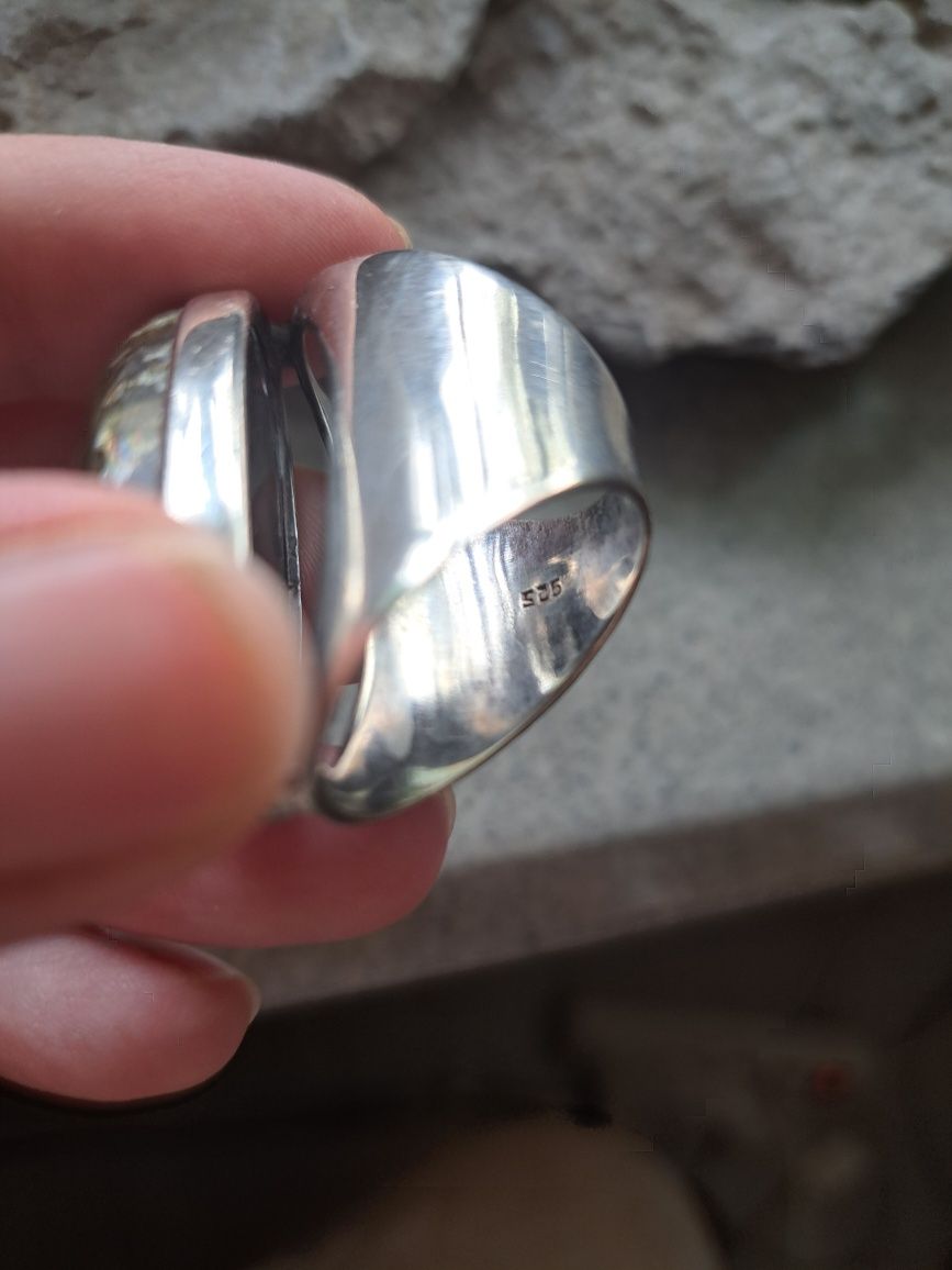 Srebrny wielki pierścień z labradorytem srebro pr.925