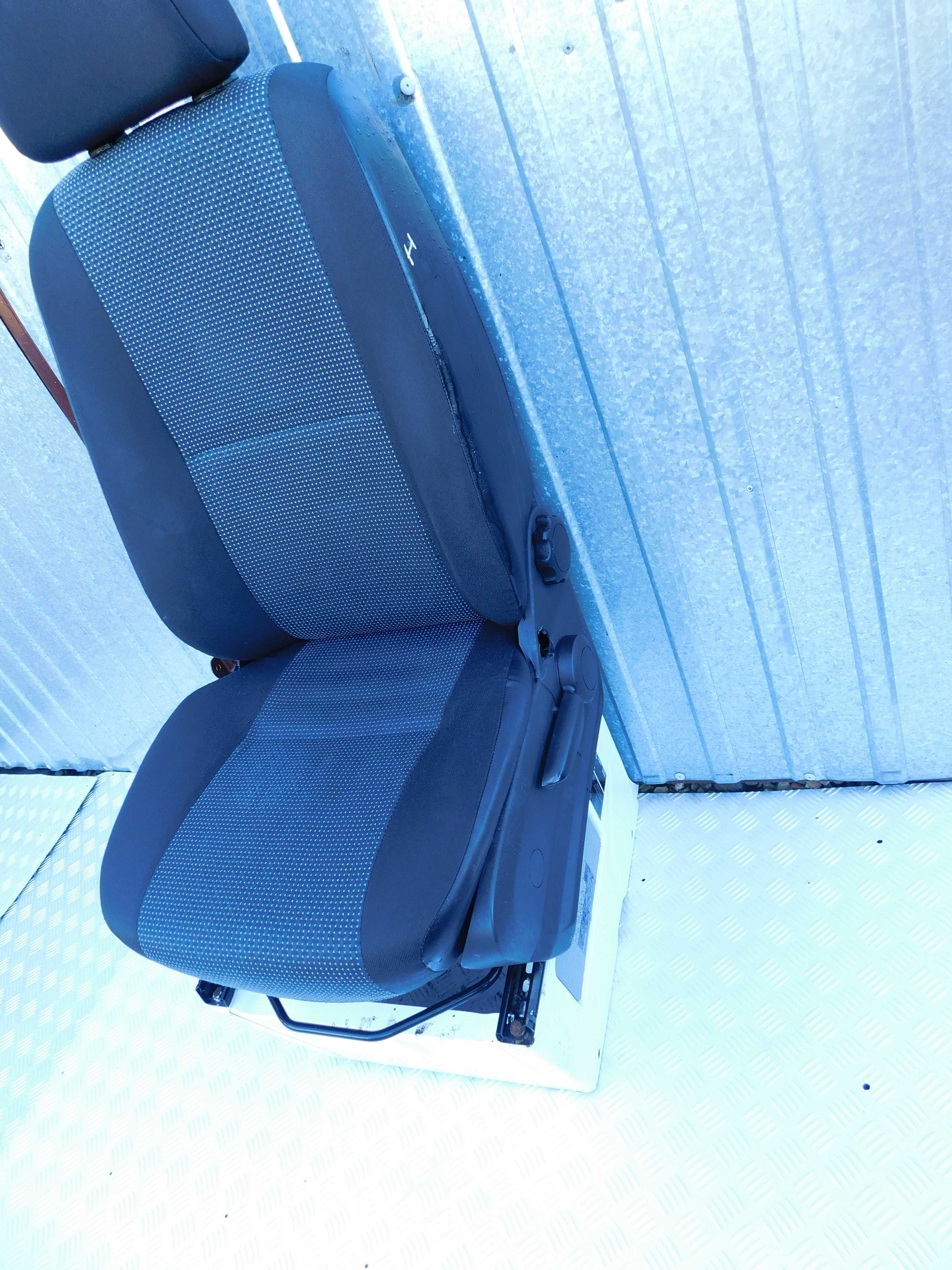 Mercedes Sprinter 906 VW Crafter kompletny fotel kierowcy z podstawą