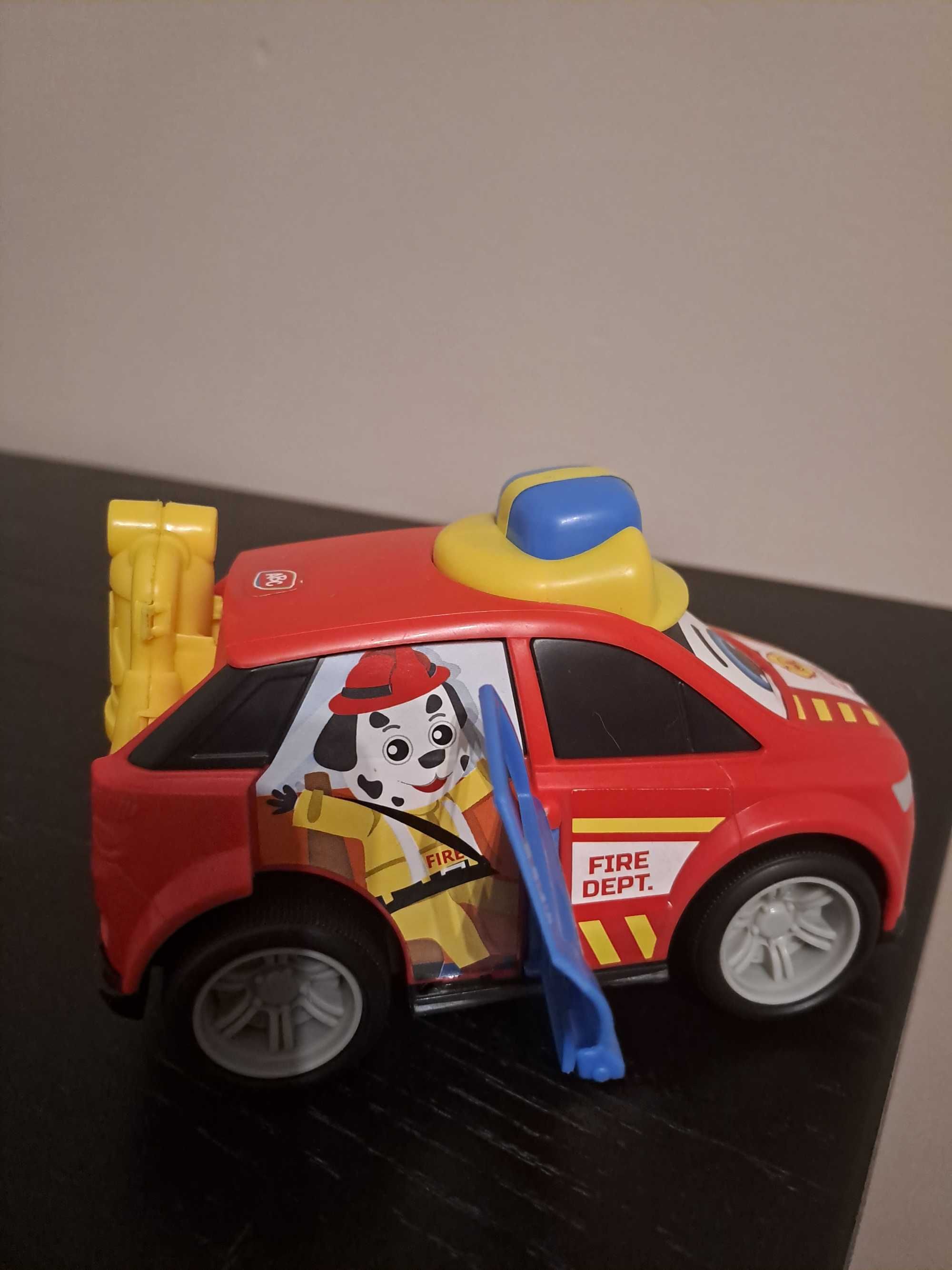Zabawka samochodik dziecku