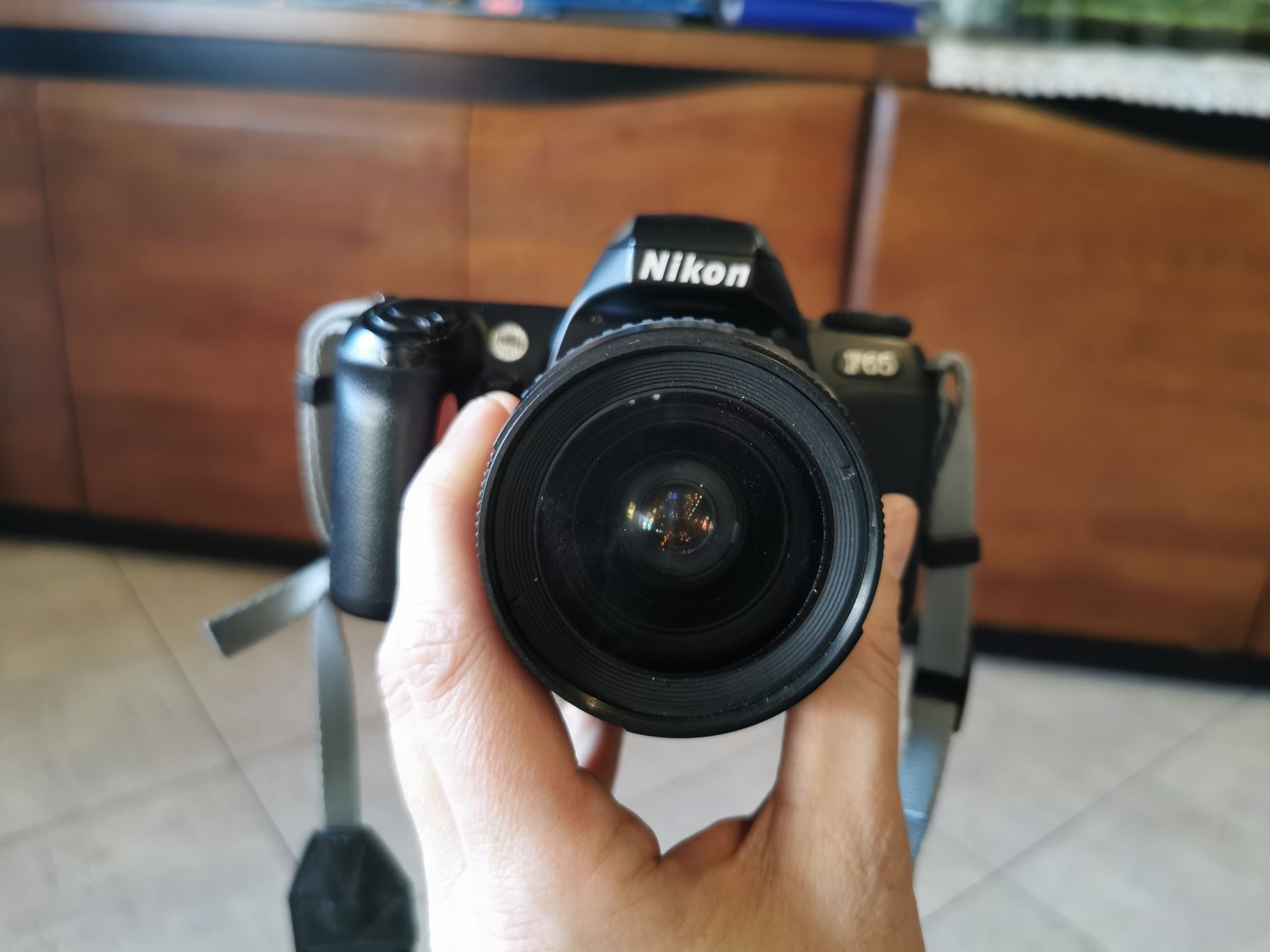 Nikon F65 aparat analogowy w bogatym zestawie