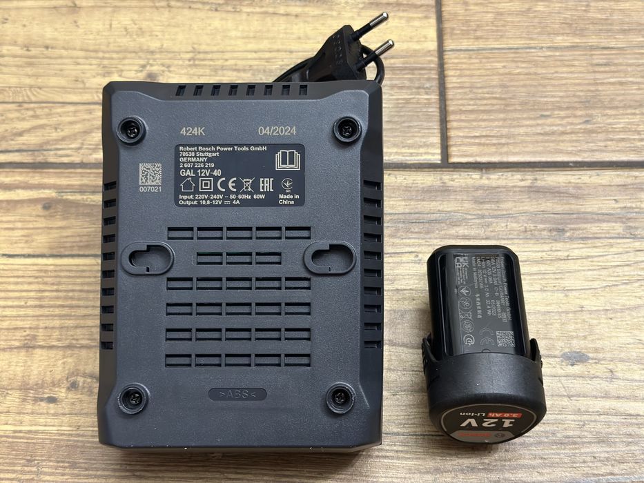 [Zestaw] Ładowarka BOSCH GAL 12V-40 2023r. | bateria 12V 3AH 2024r.