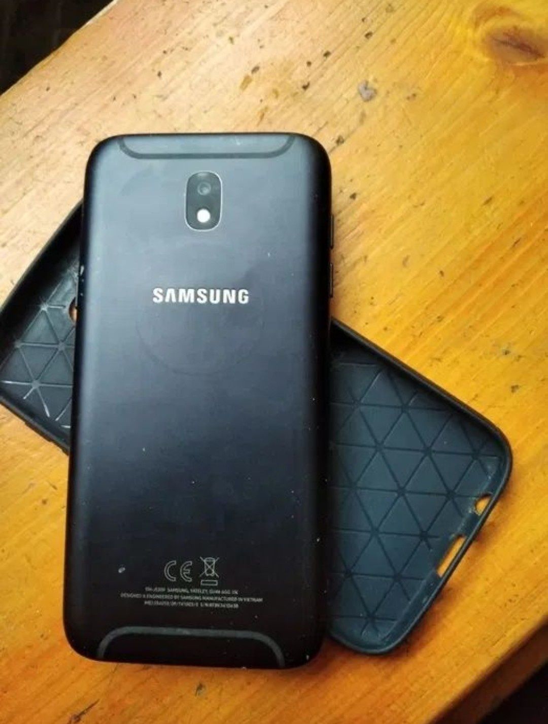 Samsung j5                .