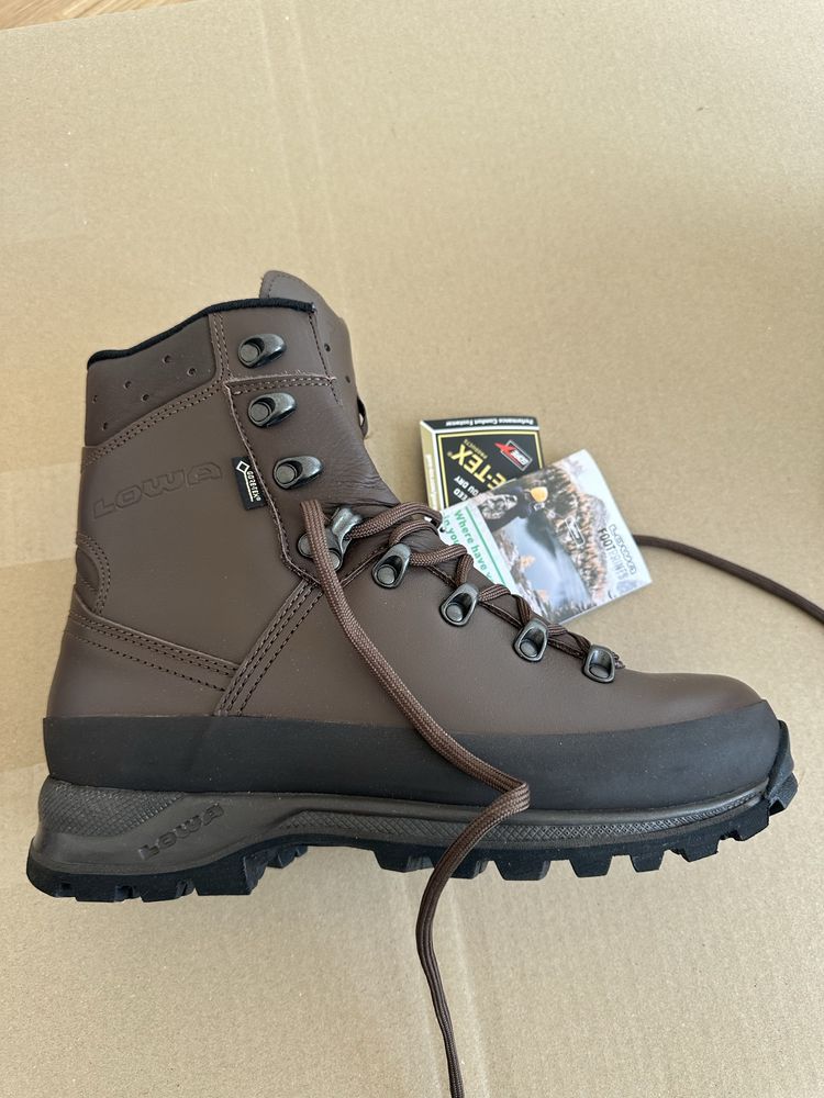 LOWA Mountain boot GTX