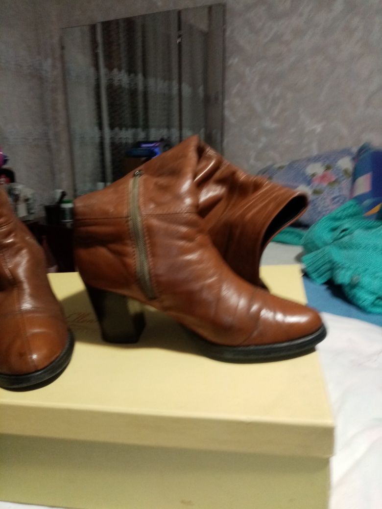 Продам демисезонные сапоги