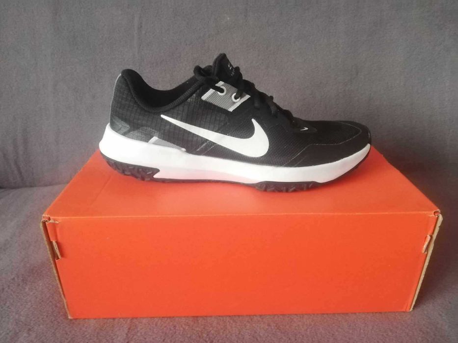 Obuwie męskie sportowe NIKE VARSITY COMPETE TR3 r.40. NOWE.