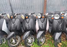 С контейнера скутер Honda Tu Day