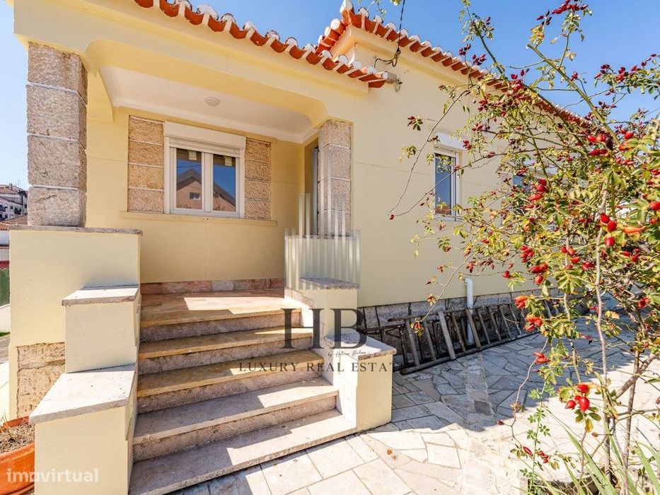 Moradia Bi-Familiar T6 | Mem-Martins | Sintra