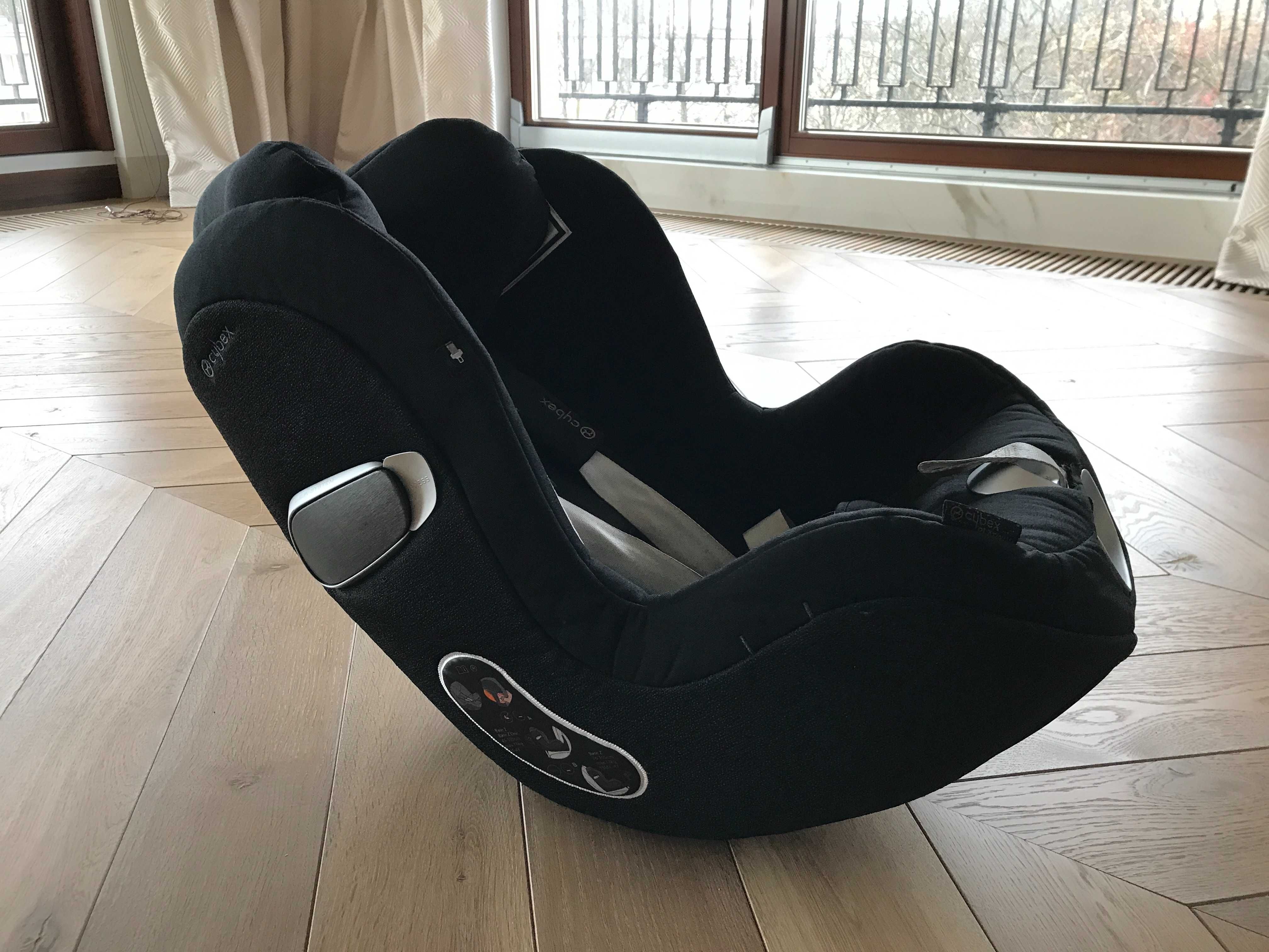 Fotelik Cybex Sirona Z+ Deep Black z bazą Z